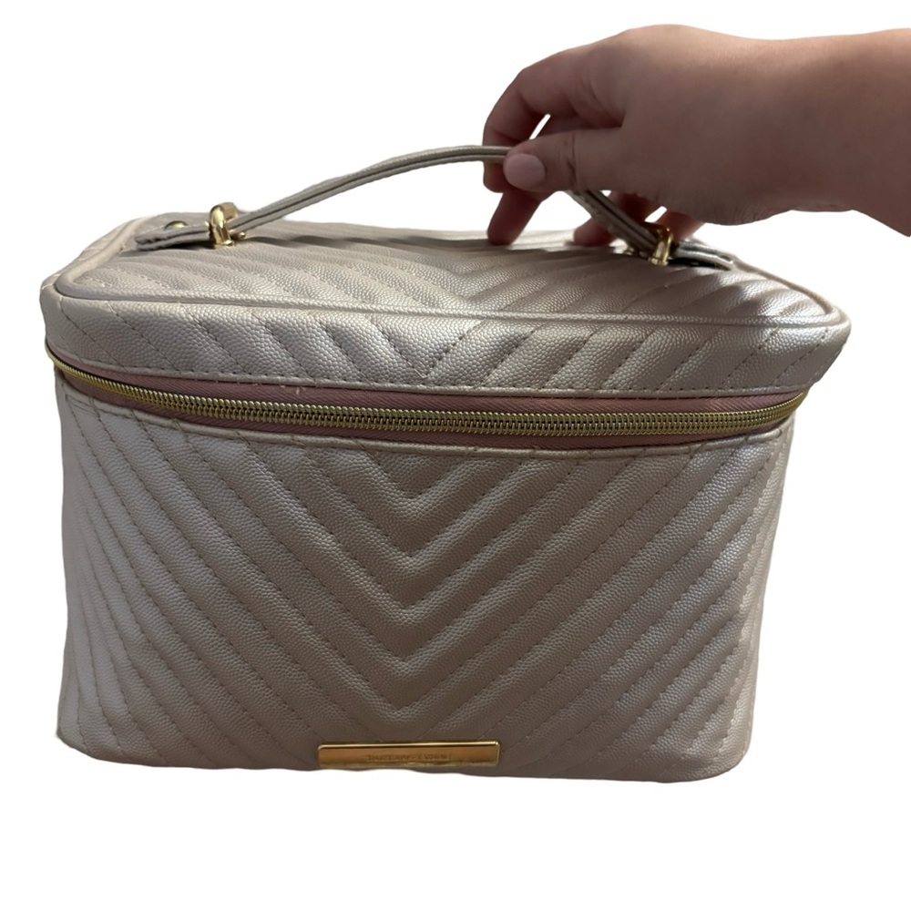 Cosmetic/toiletry bag